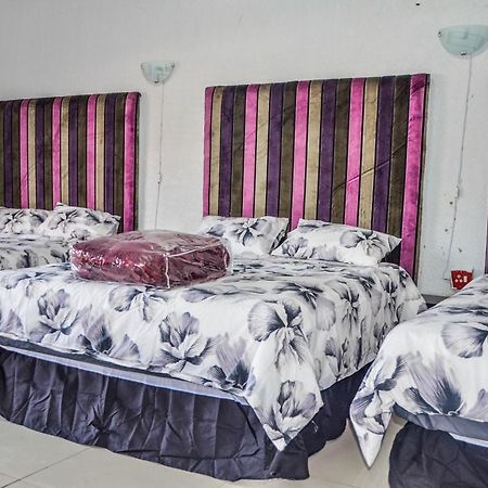 Sani Bonani Guest House Klerksdorp Buitenkant foto