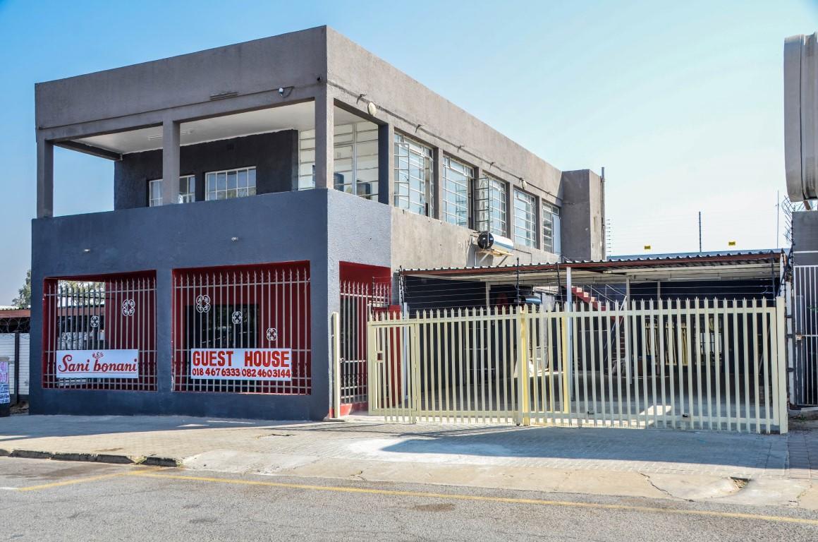 Sani Bonani Guest House Klerksdorp Buitenkant foto