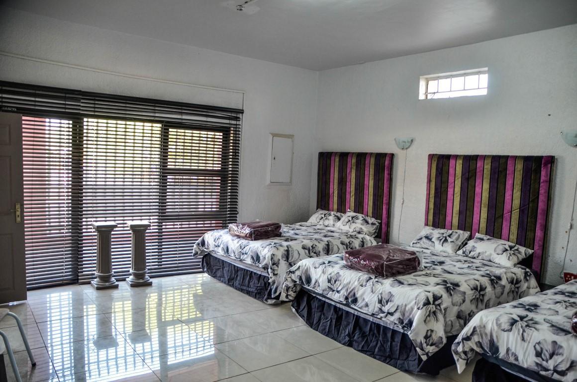 Sani Bonani Guest House Klerksdorp Buitenkant foto